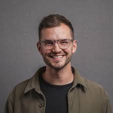 Tomas Cera's Instagram, Twitter & Facebook