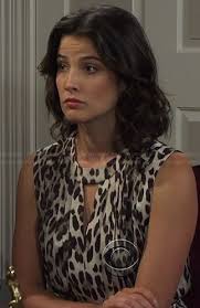 Robin's cream blazer and tan boots on how i met your mother. Robin S Leopard Print Keyhole Dress On How I Met Your Mother Mothers Fashion Leopard Print Dress Fashion