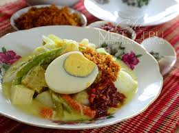 Lontong selalunya dihidangkan diwaktu majlis keraian kerana rasanya tidak pedas dan sesuai buat semua lapisan masyarakat. Lontong Johor Untuk Hujung Minggu Dapur Tanpa Sempadan
