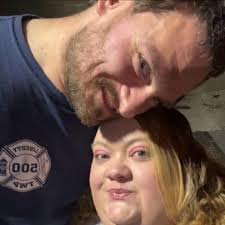 What wedding decorations are available in Findlay?