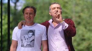 Scena demnă de local kombat demonstrează încă o dată zvonurile conform cărora cei doi ar forma un cuplu. Anamaria Prodan Ii DÄƒ Replica Lui Becali DupÄƒ AnunÅ£ul DivorÅ£ului De Reghecampf Ce Spune Impresara Acum Impact