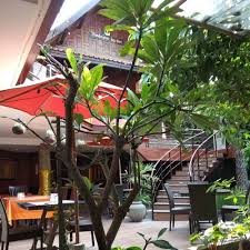 Salah satunya adalah di kastil di dalam restoran ini. 10 Tempat Makan Keluarga Di Surabaya Referensi Lokasi Bukber Seru