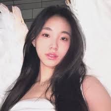 Lily Hsu's Instagram, Twitter & Facebook