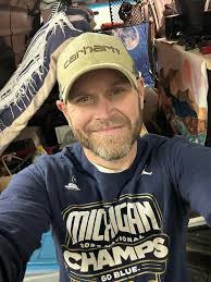 Traveling musician joins vanlife community