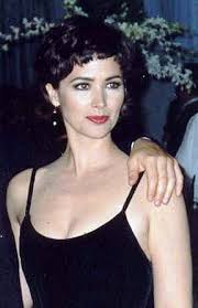 She has served as leader of the left party parliamentary group in the landtag. Janine Turner