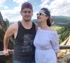 1 day ago · ведуча 1+1 соломія вітвіцька потрапила в дтп про це повідомляє тсн. Yak Vidoma Televeducha Vidpochivaye U Malovnichih Karpatah Video