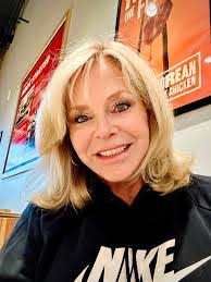 Lori Gavin's Instagram, Twitter & Facebook