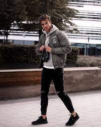 Los Mejores Looks Masculinos Vistos En La Escena Del Street Style Winter Outfits Men Mens Casual Outfits Mens Streetwear