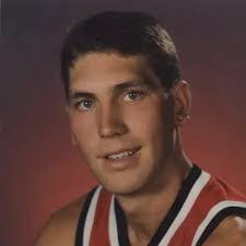 Robert Fielder's Instagram, Twitter & Facebook