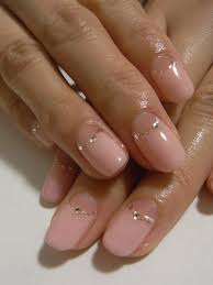 The accent nails are neutral colors with glitter and gems. Neutral Nails Nailstip