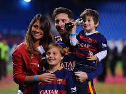 Jul 02, 2021 · doch wer nun glaubt, dass der aktuell zweitreichste mensch der welt (derzeit wird sein vermögen von forbes auf rund 151 mrd. So Lebt Der Medienscheue Fussballer Lionel Messi Business Insider