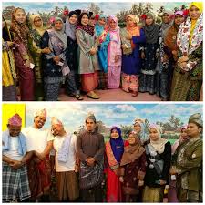 Di pulau jawa baju kebaya adalah dipakai oleh golongan golongan bangsawan dan kerabat kerabat pemerintah. Kembara Minda 7 Sawah Padi Dan Pakaian Tradisional Sempena Hari Guru 2017