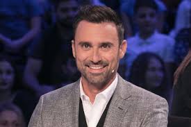 Giwrgos Kapoytzidhs Den 8elw Na Paw Se Ena Kanali Poy Den 8eloyn Ena Gay Ladylike Gr