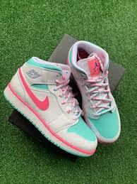 Jordan 1 Mid White Digital Pink Green Soar Gs Size 5 5 555112 102 Athletic Shoes Ebay Link In 2020 Pink Nike Shoes Jordan Shoes Girls Nike Fashion Shoes