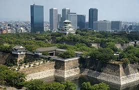 The castle stands in an expansive lawn covered park and consists of a complex network of moats, turrets, and walls surrounding a massive central tower. Osaka Castle Wikipedia