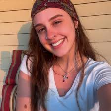 The big news is that Zaxby's is coming to the city of London soon. Their  menu features the fast and casual restaurant's famous chicken fingerz,  wings, and zalads. Zaxby's is planned to