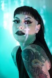 Mari Myers's Instagram, Twitter & Facebook