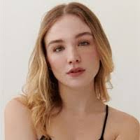 Anna Paige's Instagram, Twitter & Facebook