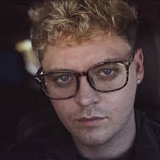 Robyn Pullin's Instagram, Twitter & Facebook