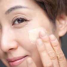 3 'Life-Changing' Tips For Applying Foundation To Mature Skin, According To  Celeb MUAs