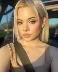 Savannah Burk's Instagram, Twitter & Facebook