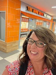 Dawn Walpole's Instagram, Twitter & Facebook