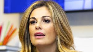 Diventata famosa grazie a zelig, dove l'abbiamo vista in coppia con claudio bisio, oltre che per le sue doti da cantate e attrice, nel 2019 conduce con gigi d'alessio lo show vent'anni che siamo italiani. Biografia Di Vanessa Incontrada