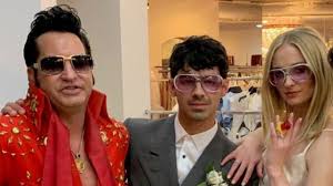 This is the most joe and sophie thing since seen ever pic.twitter.com/pmzjanncws. Inside Joe Jonas And Sophie Turner S Crazy Vegas Wedding Meet The Elvis Who Married Them Exclusive Wkyc Com