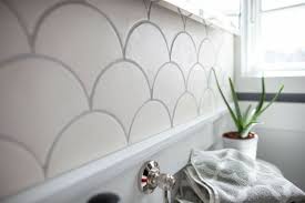 Carrelage Ecailles De Poisson Grande Taille Design Sur Mesure Salle Bain Contemporaine Epuree Ecailles De Poisson Petit Espace Carrelage
