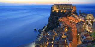 Pour les articles homonymes, voir scilla (homonymie). Castello Ruffo Di Scilla Rausch Reisen Offizielle Webseite Von Reisen Touren Digitale Reisefuhrer Fur Italienliebhaber Rausch Italien