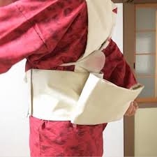 着付け裏技動画 短くて柄が出ない名古屋帯の柄位置を 確実に合わせる結び方 きものすなお 着物 浴衣の着付けのコツ 着物の知識 結び方 着物 帯締め 結び方