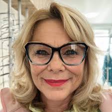 Mommy Molly KITTY AT FEED - Fleshbot