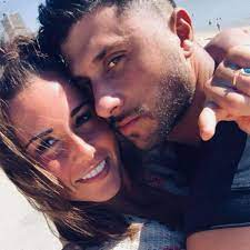 Sie möchten ihrem freund alle details ihrer reise mitteilen, weil er diese stadt vorher nicht besucht hat. Geruchte Um Sarah Lombardi Flirt Mit Einem Tv Mann Stars