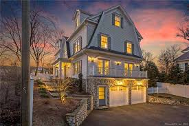 From contemporary to traditional, browse our range of exterior photos to find the style that suits your dream home. 15 Traditional Style Homes Exterior And Interior Examples Ideas Photos Home Stratosphere