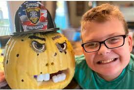 Friday 31st October in the spirit of Halloween who's dressing up?? We have  The White Gates playing live, great and talented band! Let me know what  you'll be coming as 🦇🕸️🎃👻💀