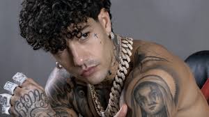 Cosa dicono le canzoni di Tony Effe: l'analisi dei testi «sessisti e  violenti»