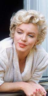i think that now there is no artist as beautiful as marilyn monroe today pin marilyn monroe fotograflari portre marilyn monroe