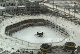 Zikir talbiyah yang paling umum adalah kalimat: Bacaan Talbiyah Saat Melaksanakan Ibadah Haji Ihram