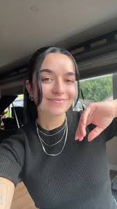 Qu’est t’attend pour aller l’écouter ???? 🤯🩷 #musique #chanteuse  #gostream #tiktok #fyp #pleasegoviral #chansonoriginale #francais  #francophone #piano #minable #femmes #disponible #applemusic #spotify