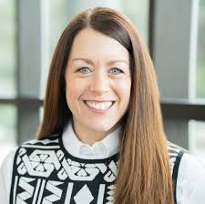 Cari Dean's Instagram, Twitter & Facebook