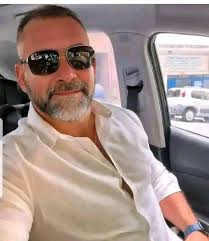 Hi Beautiful world, even though I'm in this lonely world, I remain with my  spirits high and in search of that special pen pal that needs an  understanding ear to listen, reach