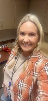 How cute is my friend in her plaid blazer!? Perfect for Thanksgiving! 🧡🦃