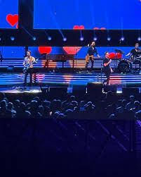 Another amaze night of music! @bluestraveler @jewel who blew the socks off  of Everyone! Holy moly!! Had her son