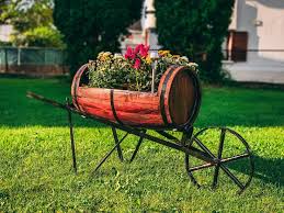 Schubkarre Holzfass Gartendeko Schubkarre Holzfass Garten Deko