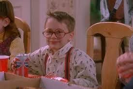 Macaulay Culkin S Younger Brother Kieran Played Kevin S Younger Cousin And Notorious Bed Wetter Fuller Kevin Allein Zuhaus Kevin Allein Zu Haus Hornbrille