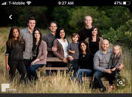 Pin By Eva On Familia Session In 2021 Extended Family Photography Family Picture Poses Large Family Portraits