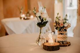 Für den blumenschmuck der tischdekoration können sie ihre tischgestecke selbst machen. Vintage Blumendeko Wundervolle Ideen Inspirationen In Der Bildergalerie