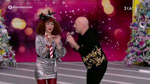 Οι ρόλοι αντιστράφηκαν… ο νίκος μουτσινάς έγινε βάνια και η βάνια νίκος μουτσινάς… το κοινό στο πλατό ζητωκραύγαζε και οι τηλεθεατές απόλαυσαν το. Skai Tv To Kryo Anekdoto Ths Hmeras Apo Th Bania Facebook