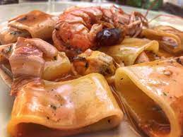 Ricetta a base di frutti di mare, molluschi e pomodorini: Pin Su Primi Piatti