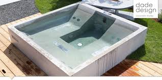 Plastik Vs Beton Der Dade Whirlpool Dade Design Concrete Works Betonkuchen Und Betonwaschbecken Made In S Whirlpool Hinterhof Whirlpool Garten Pool Spa